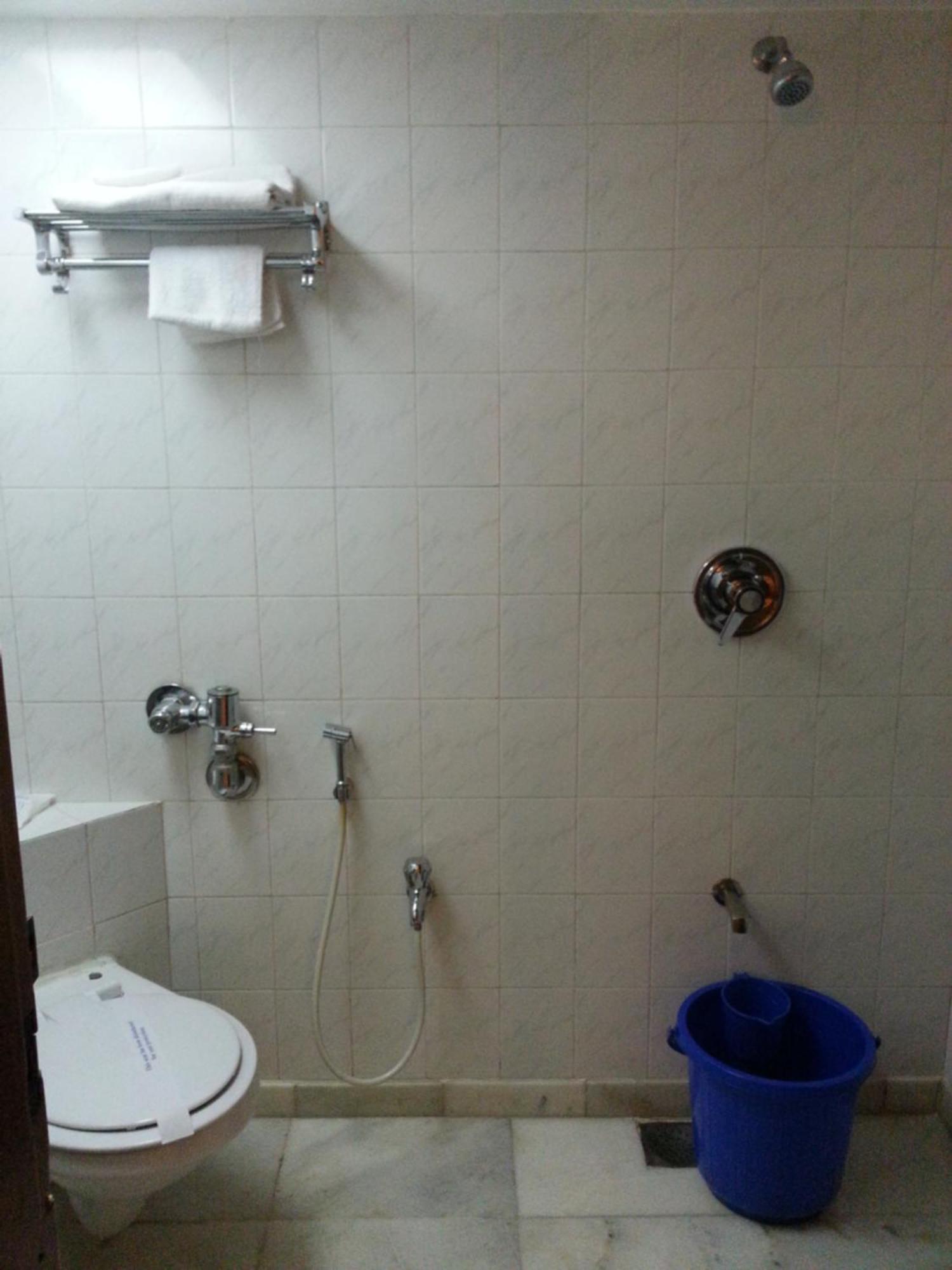 Hotel Ashray International, Sion - Near Bkc Мумбай Екстериор снимка