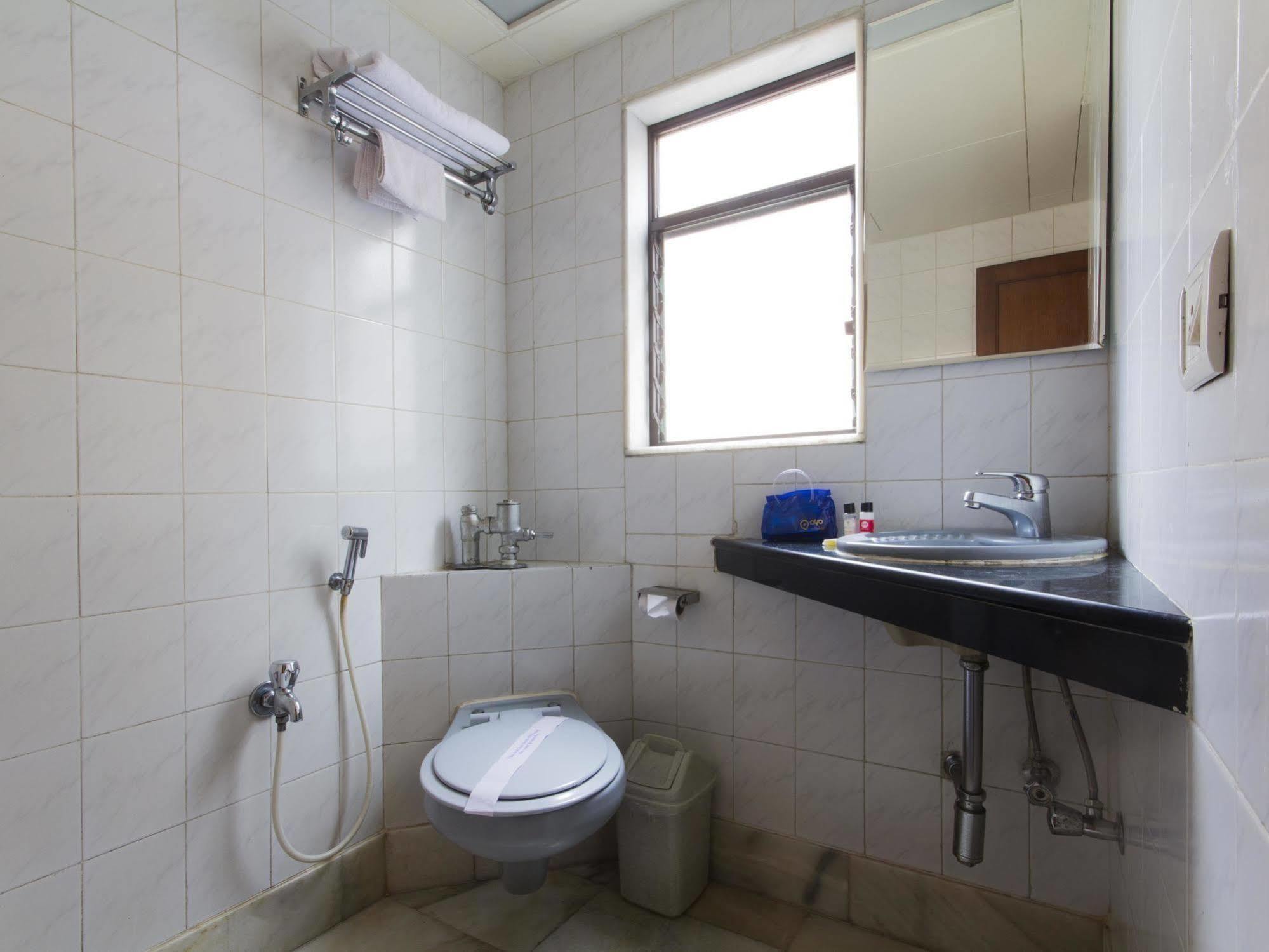 Hotel Ashray International, Sion - Near Bkc Мумбай Екстериор снимка