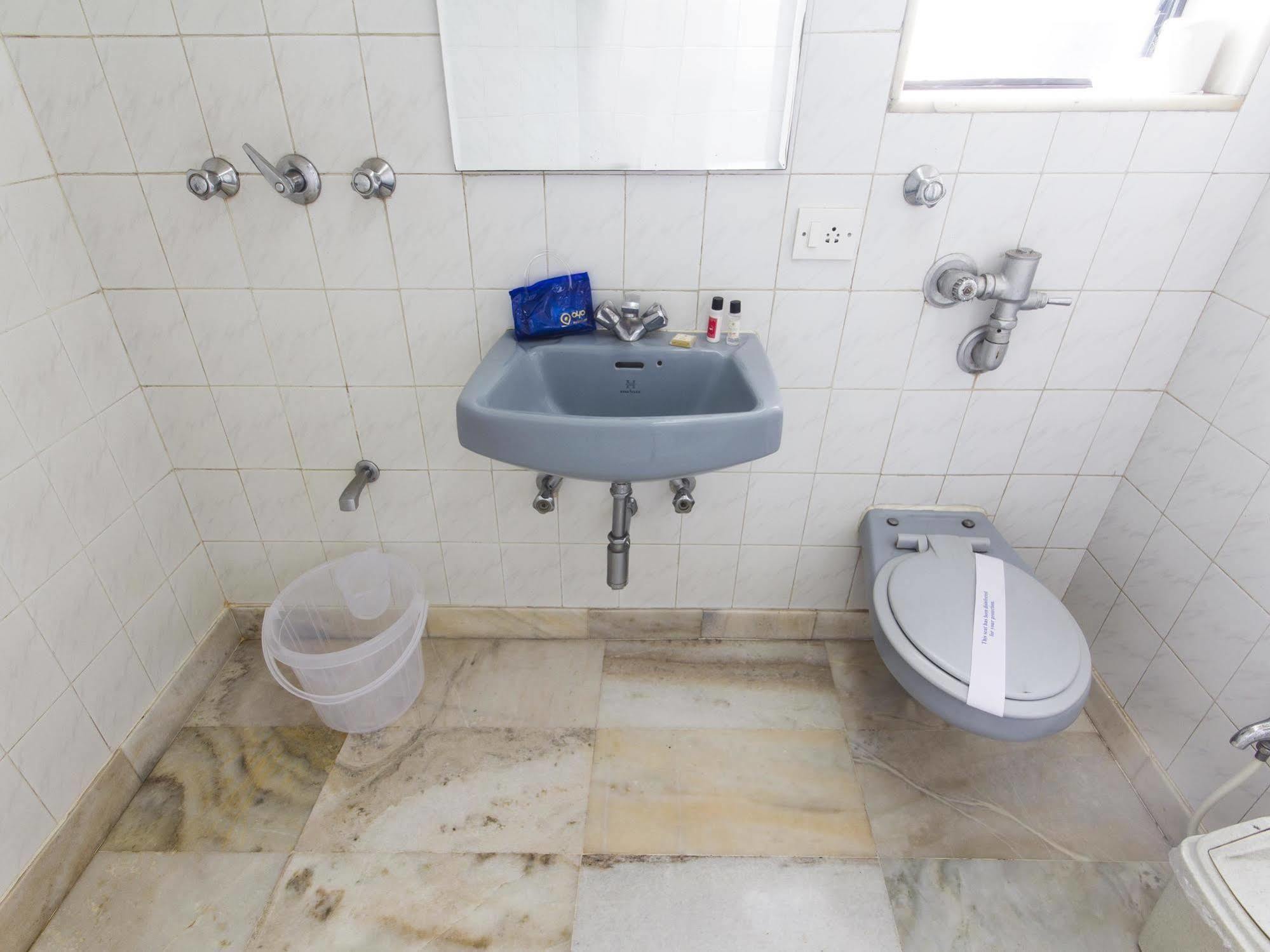 Hotel Ashray International, Sion - Near Bkc Мумбай Екстериор снимка