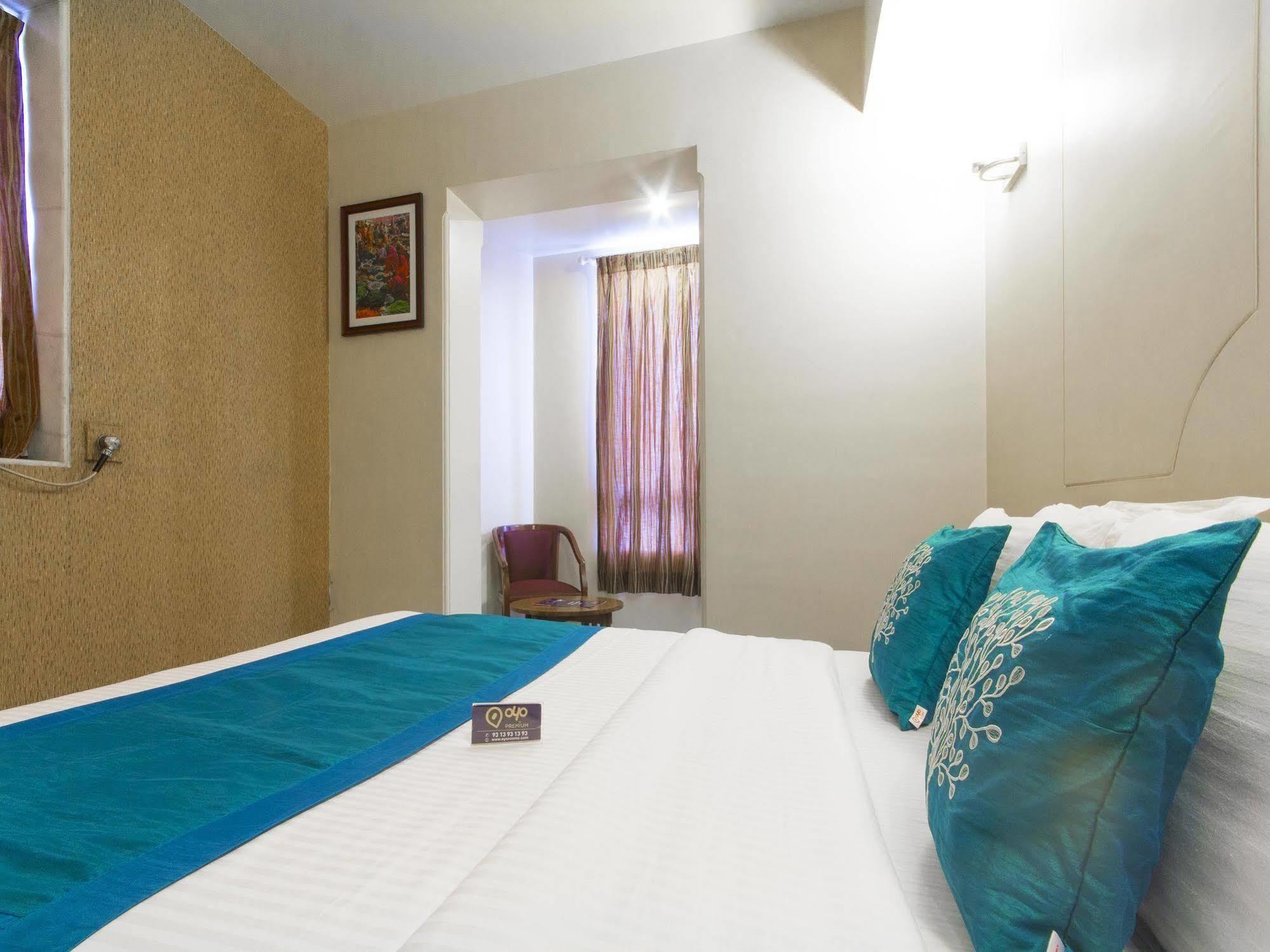 Hotel Ashray International, Sion - Near Bkc Мумбай Екстериор снимка