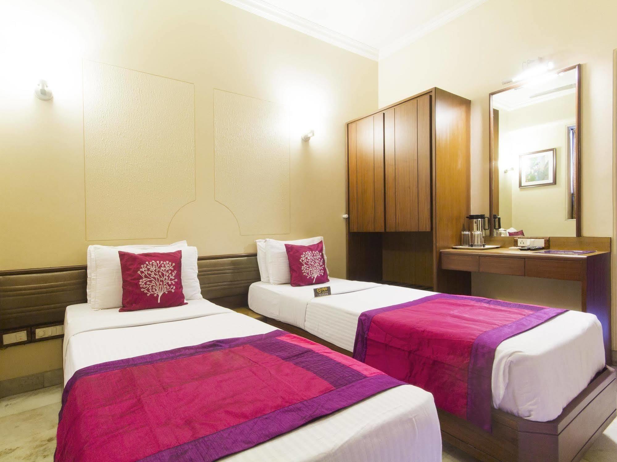 Hotel Ashray International, Sion - Near Bkc Мумбай Екстериор снимка
