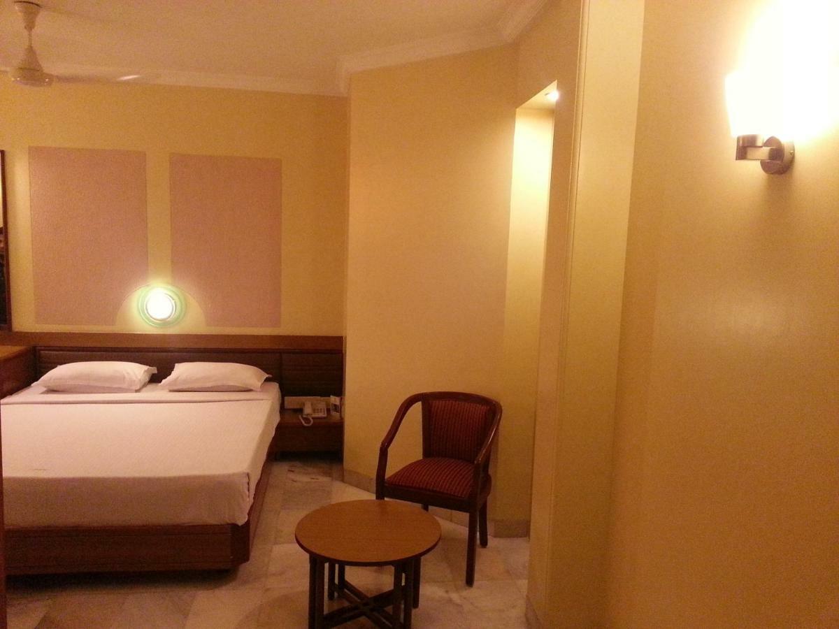 Hotel Ashray International, Sion - Near Bkc Мумбай Екстериор снимка