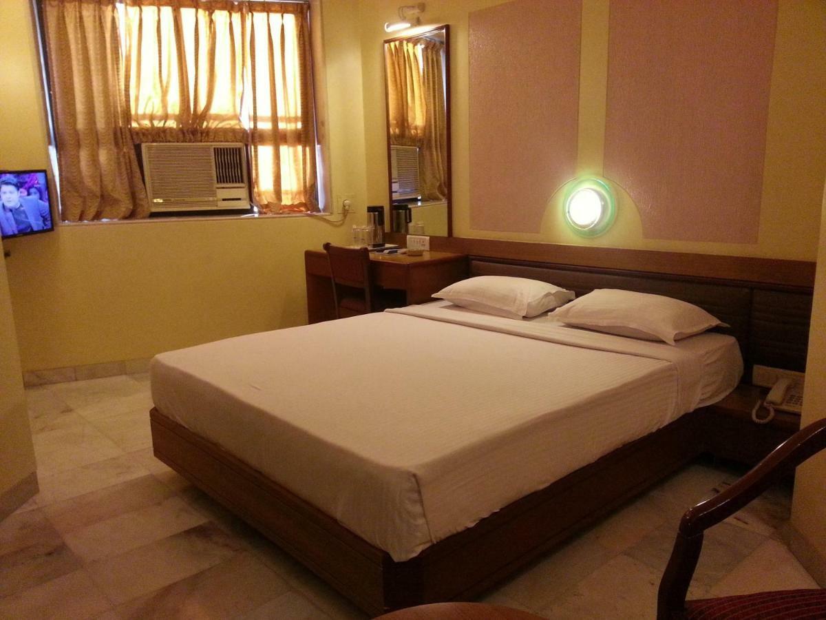 Hotel Ashray International, Sion - Near Bkc Мумбай Екстериор снимка
