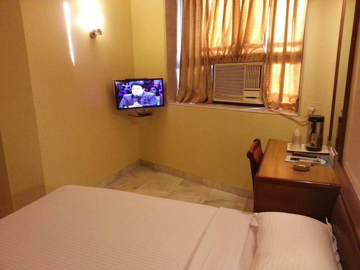 Hotel Ashray International, Sion - Near Bkc Мумбай Екстериор снимка