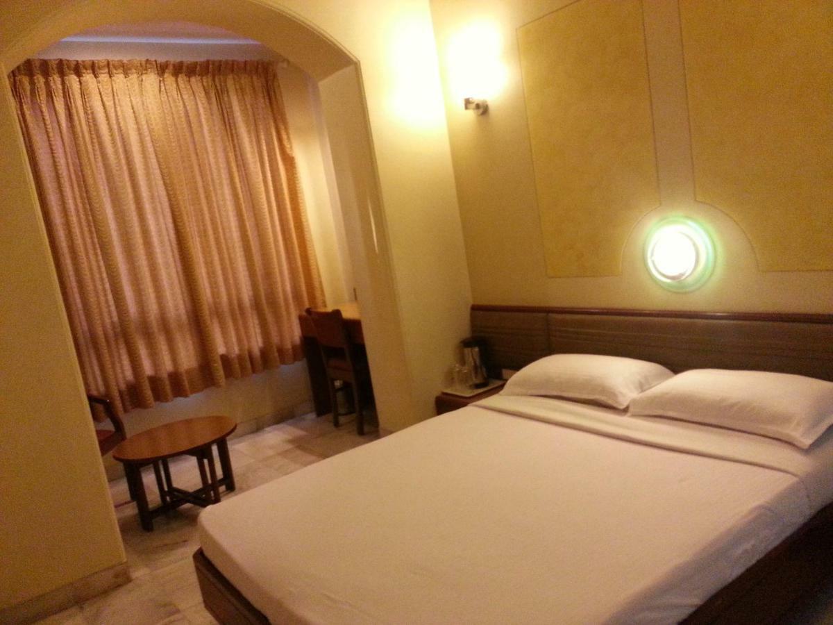 Hotel Ashray International, Sion - Near Bkc Мумбай Стая снимка