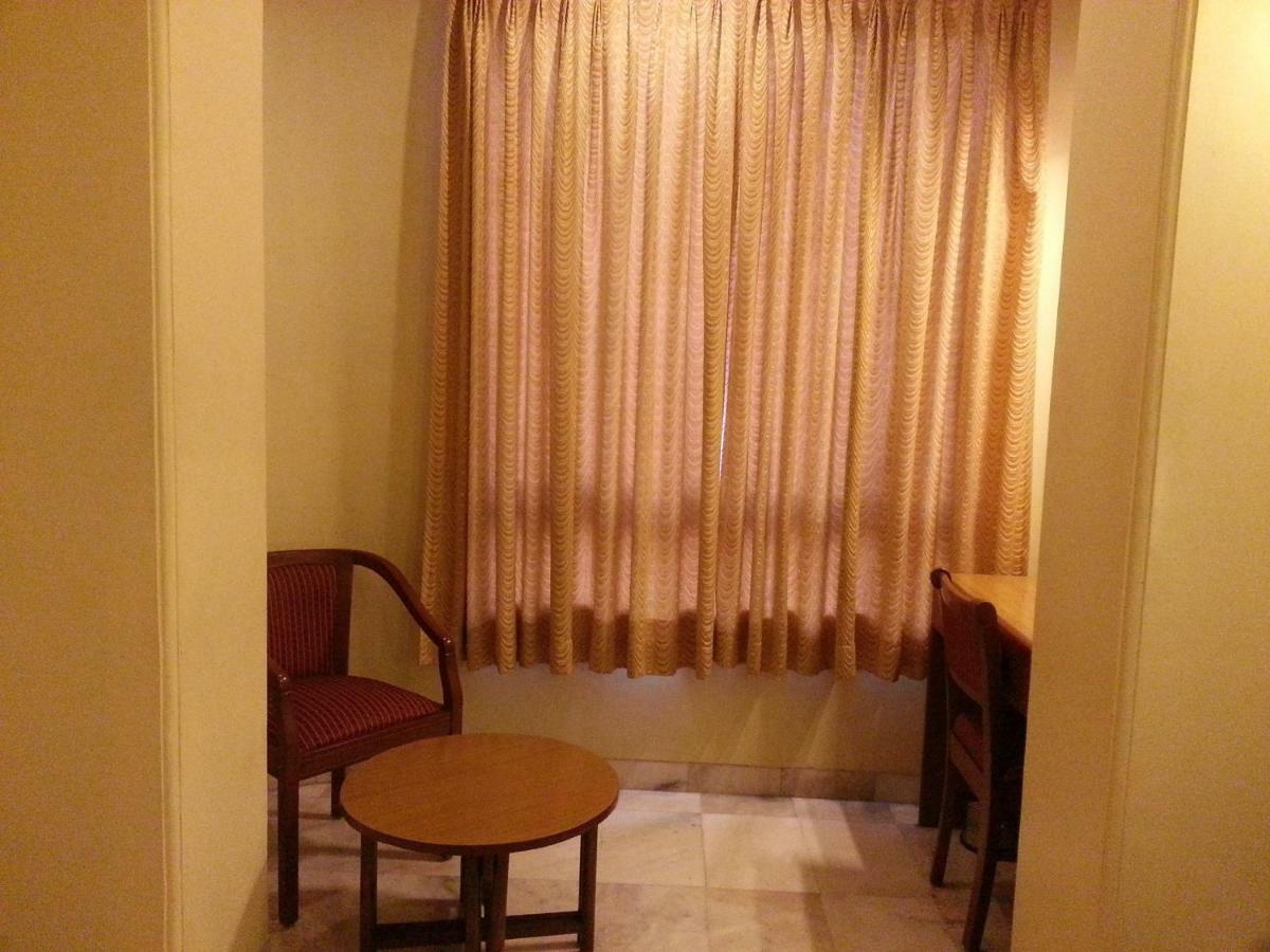 Hotel Ashray International, Sion - Near Bkc Мумбай Екстериор снимка